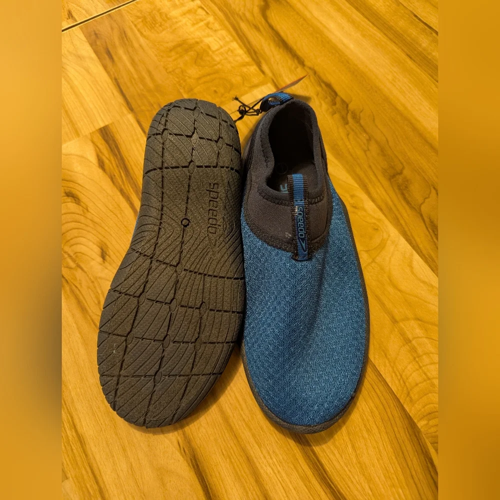 Speedo Black and Blue Athletic Shoes with Dynamic Design